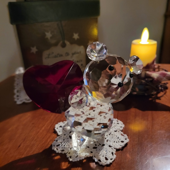 CRYSTAL WORLD ♥️ Vintage Heavy Crystal Teddy Bear Holding | Leaning on Red Heart - Picture 3 of 17